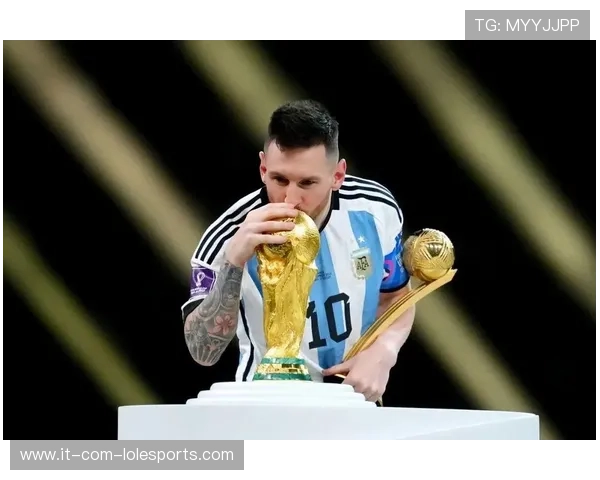 全球足坛传奇球星：从梅西到C罗的时代对决与荣耀瞬间