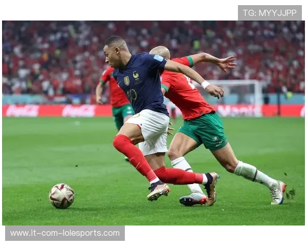 全球顶级足球巨星生涯数据全解析与历史辉煌成就盘点