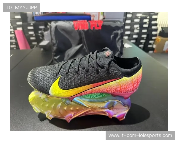 耐克足球鞋全新球星系列高清图片展现经典设计与性能优势