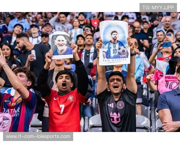 足球传奇退役时刻九宫格回顾那些辉煌岁月与不朽瞬间 足球传奇退役时刻九宫格回顾那些辉煌岁月与不朽瞬间