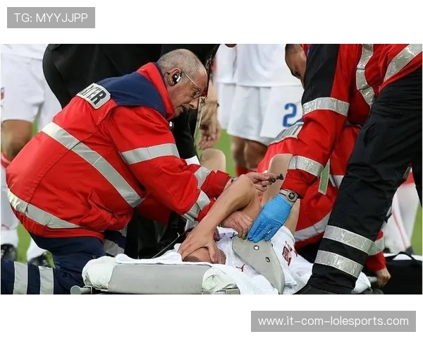 足球明星伤病解析图：了解顶级球员受伤情况及恢复过程