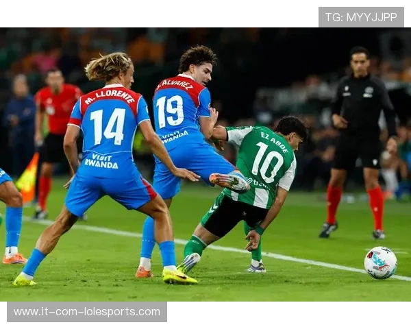 足球球星鹰眼技术革新助力比赛决策精准化提高球队竞技水平